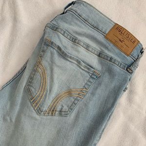 Light wash Hollister jeans!